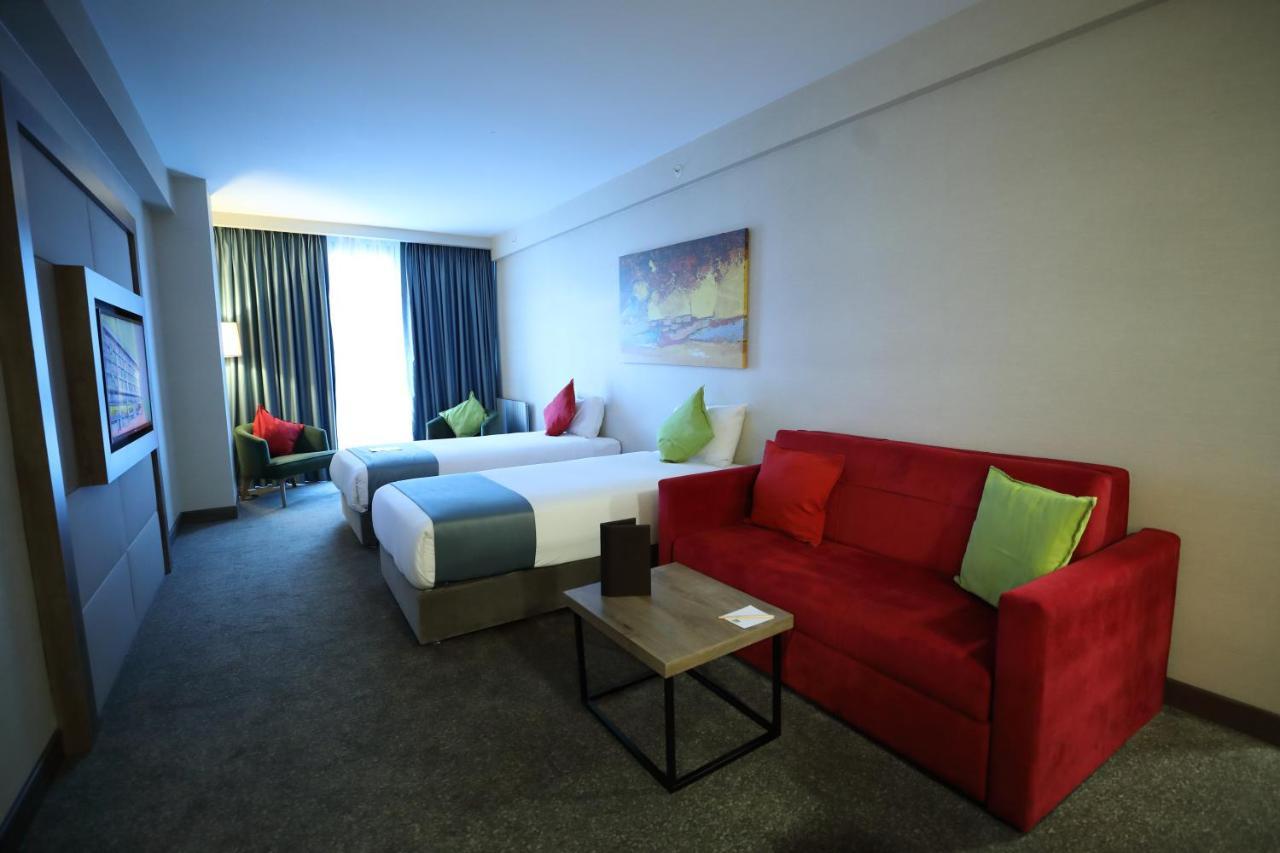 Hotel Ibis Styles Istanbul Bomonti Exterior foto