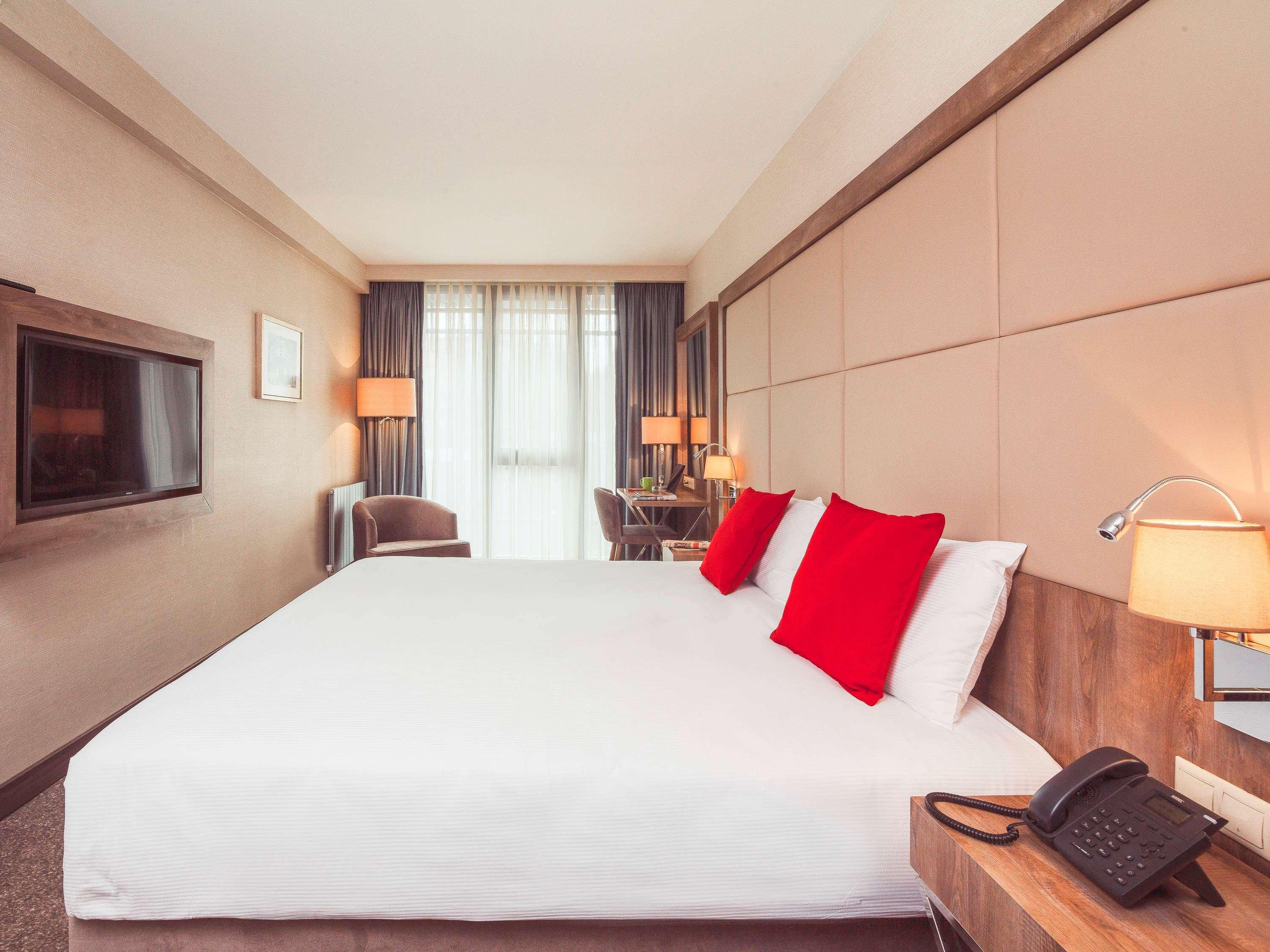 Hotel Ibis Styles Istanbul Bomonti Exterior foto
