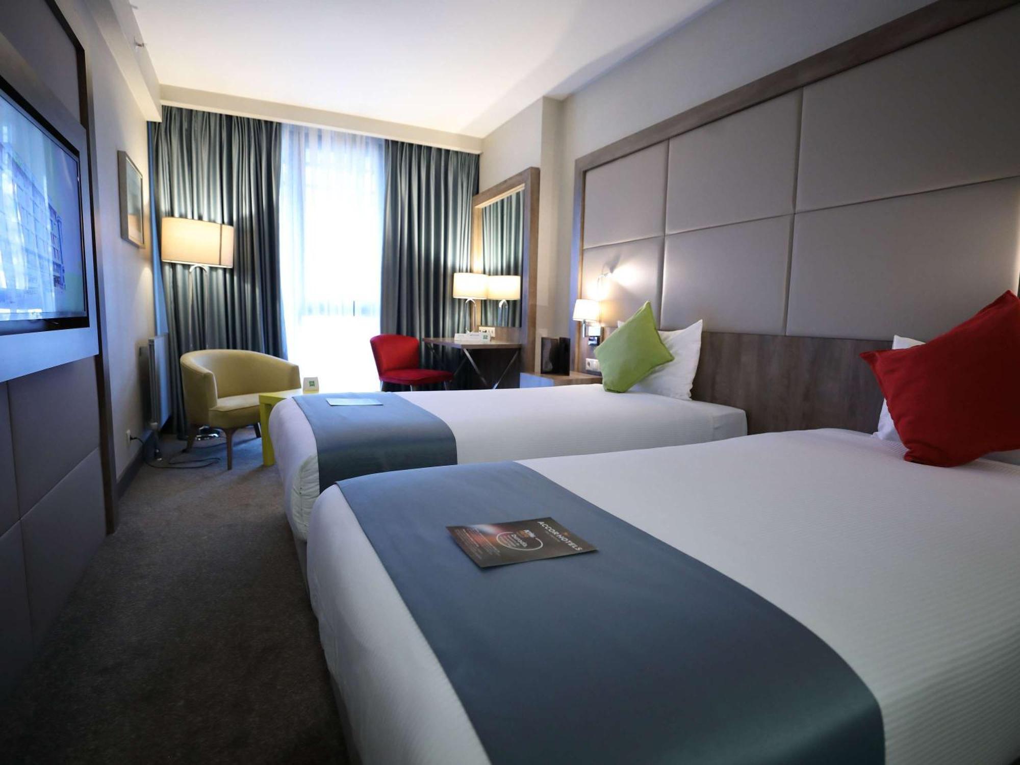 Hotel Ibis Styles Istanbul Bomonti Exterior foto