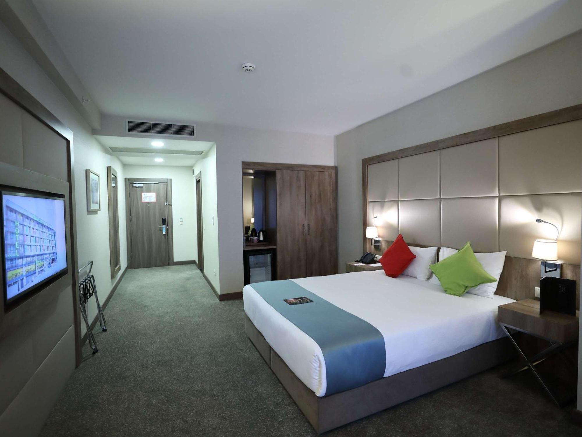 Hotel Ibis Styles Istanbul Bomonti Exterior foto