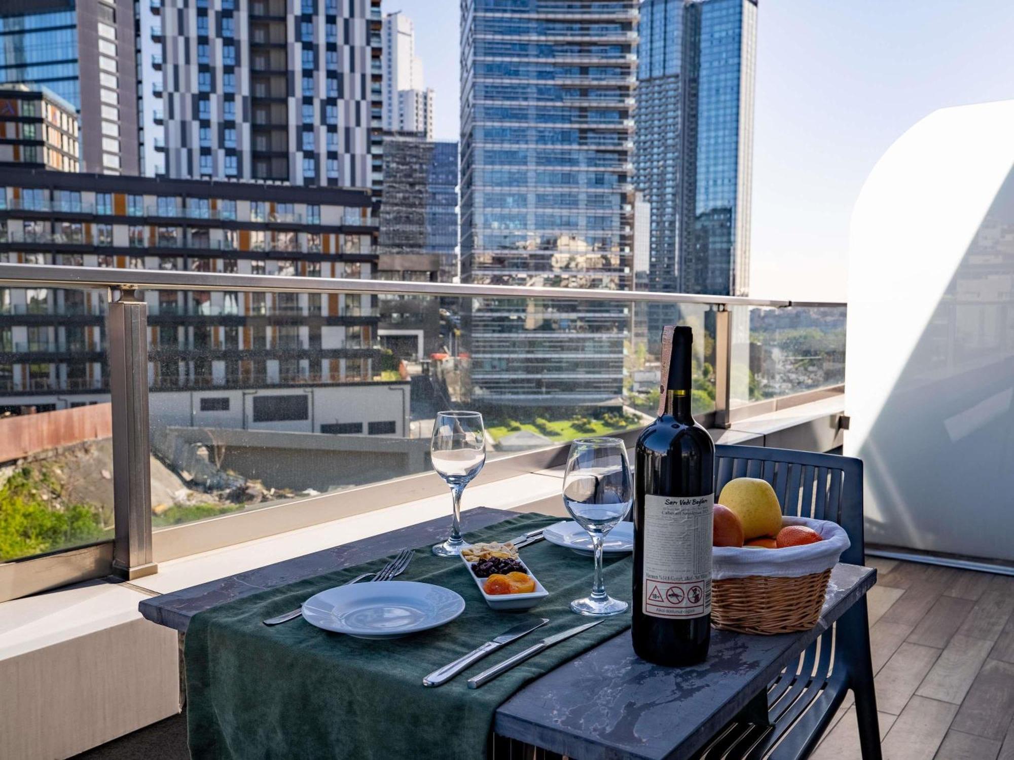 Hotel Ibis Styles Istanbul Bomonti Exterior foto