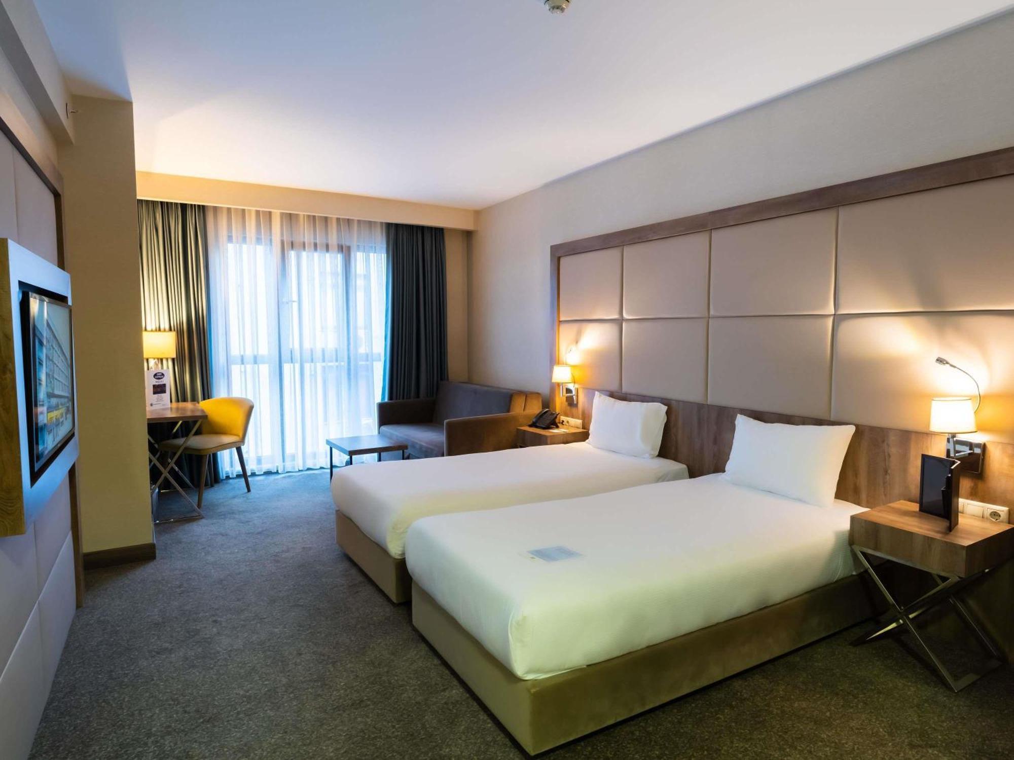 Hotel Ibis Styles Istanbul Bomonti Exterior foto